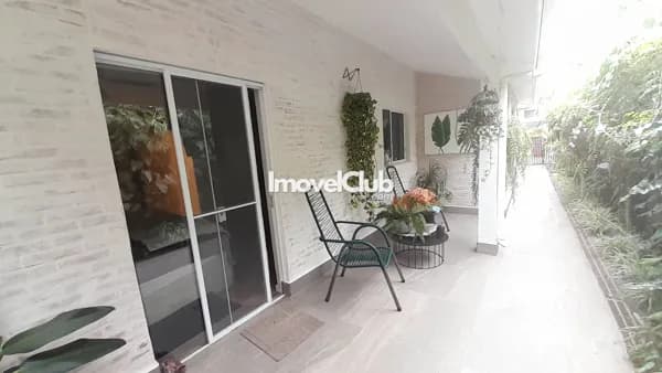 Casa Alto Padrão em Alphaville, com 04 suítes e repleta de armários