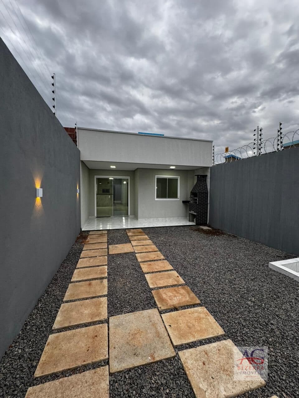 Casa À Venda Com 2 Quartos - Bairro Tiradentes - Juazeiro do Norte/CE