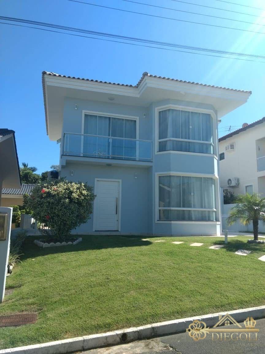 Linda casa em condomínio fechado
