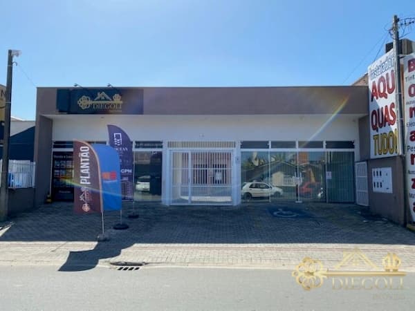 Sala comercial e sobrados