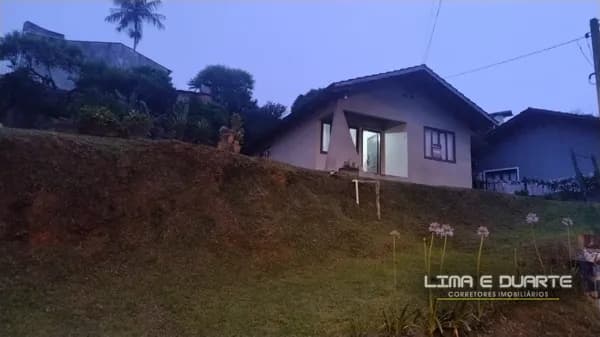 Casa de alvenaria c/ 77,74 m2 - 03 Dormitórios - Terreno 641,80 m2