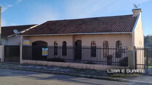 Casa de Alvenaria c/ 180 m2 - B. Schramm