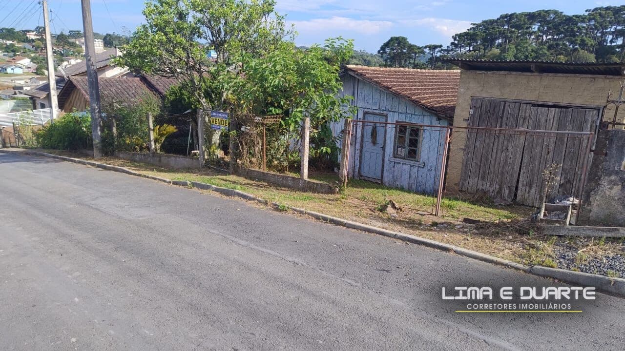 Casa de Madeira c/ 95,00 m2 (sem valor) + Terreno c/ 490,50 m2 - B. Serra Alta
