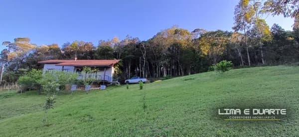 Chácara c/ 10.489,75 m2 + Casa de alvenaria - B. Alpino