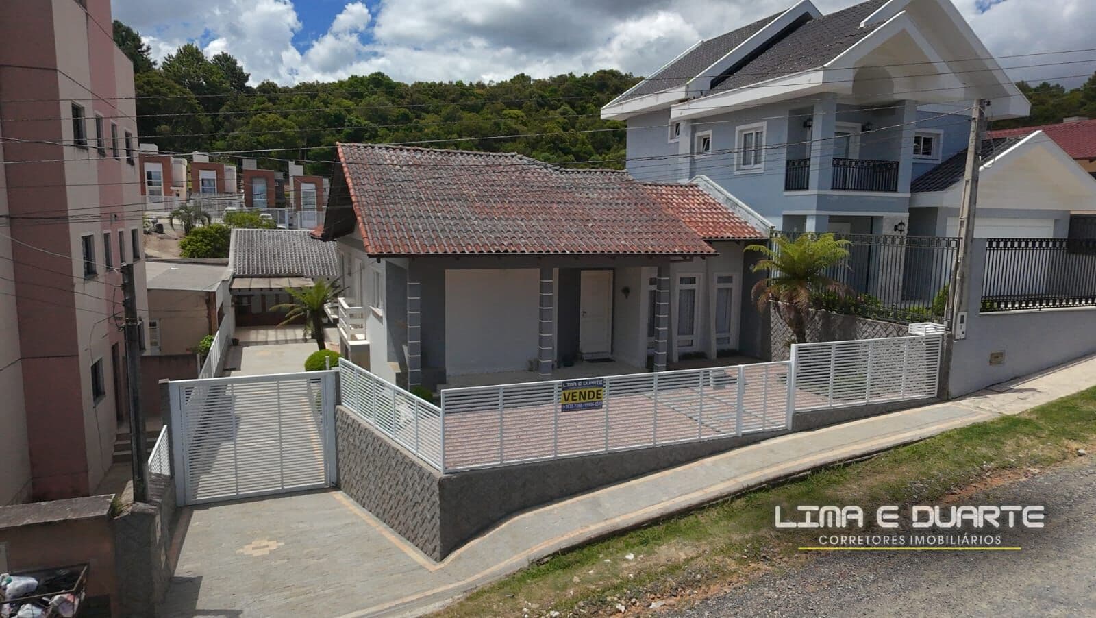 Casa de Alvenaria c/ 230,17 m2 - 01 suíte + 02 dorm - Próx. Bentauto