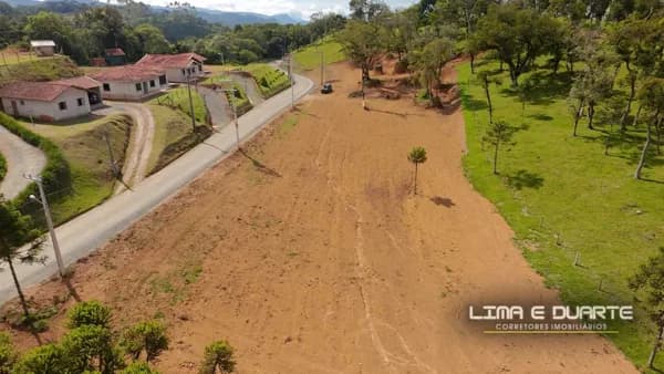Terrenos com área a partir de 371,00 m2 - Pronto p/ construir - B. Rio Vermelho Estação