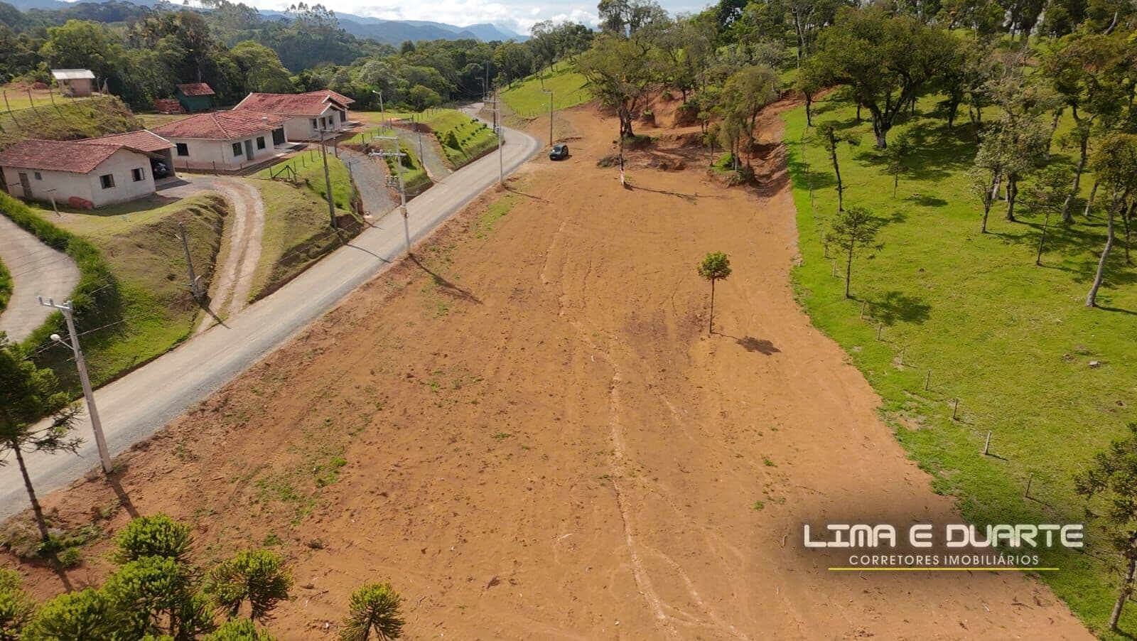 Terrenos com área a partir de 371,00 m2 - Pronto p/ construir - B. Rio Vermelho Estação