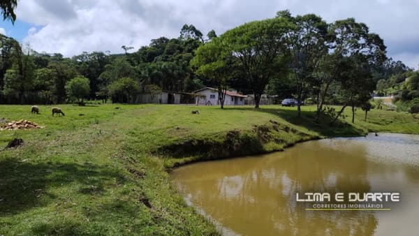 Chácara c/ área de 11.723,00 m2 - B. Rio Vermelho Estação