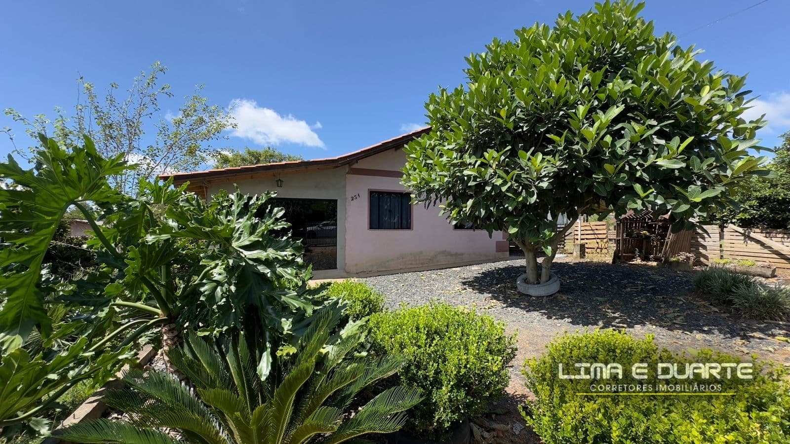 Casa de Alvenaria c/ 72,00 m2 - B. Cruzeiro