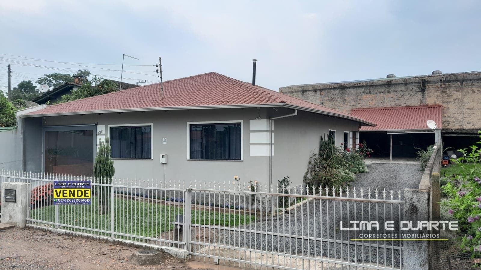 Casa de Alvenaria c/ 180,00 m2 - B. Brasília