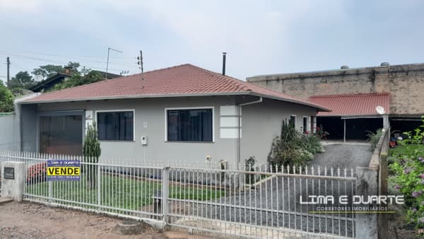 Casa de Alvenaria c/ 180,00 m2 - B. Brasília