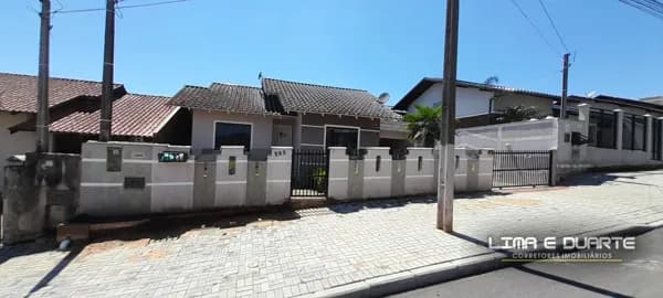 Casa de Alvenaria c/ 176,00 m2 e terreno c/ 429,00 m2 - B. Colonial