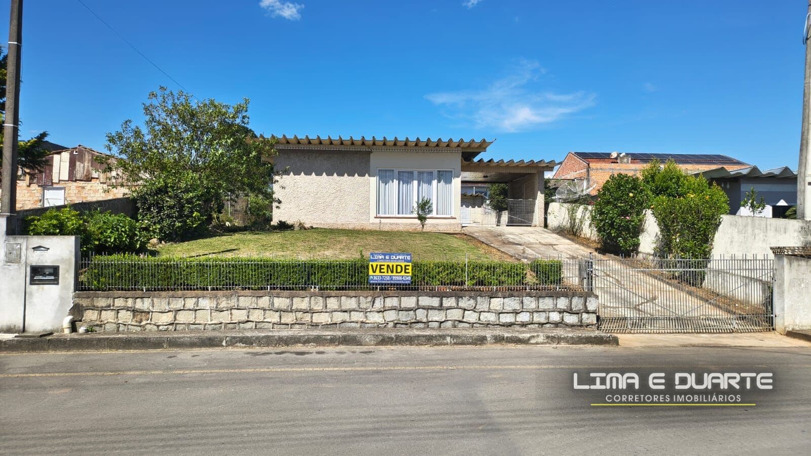 Casa de Alvenaria c/ 100,00 m2 - 02 Dormitórios - B. Cruzeiro