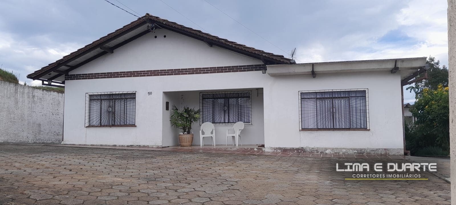 Casa de Alvenaria c/ 248,00 m2 - B. Jardim Hantschel