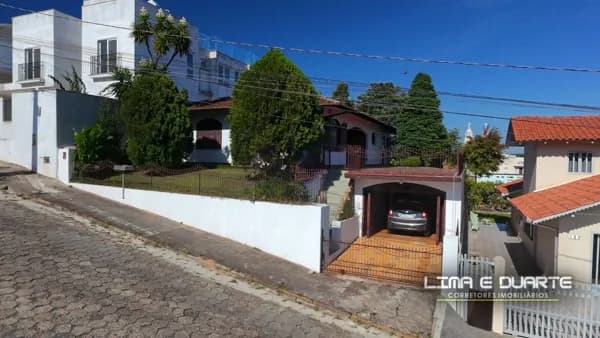 Casa de Alvenaria c/ 168,06 m2 - 03 Dorm - Terreno 488,00 m2 - Área Central
