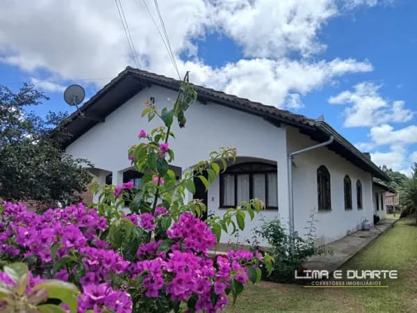Casa de Alvenaria c/ 182,00 m2 - 03 Dormitórios - B. Schramm