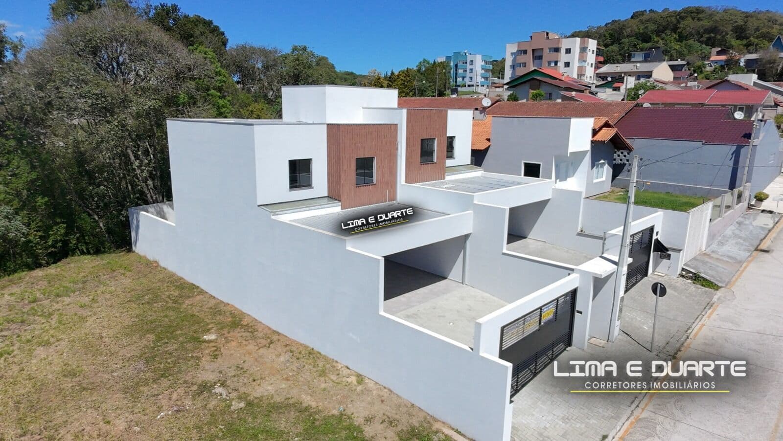 Sobrado em Alvenaria c/ 138,00 m2 - B. Rio Negro