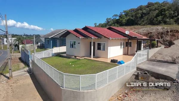 Casa de Alvenaria c/ 111,80 m2 - 03 Dorm - Terreno 433,63 m2