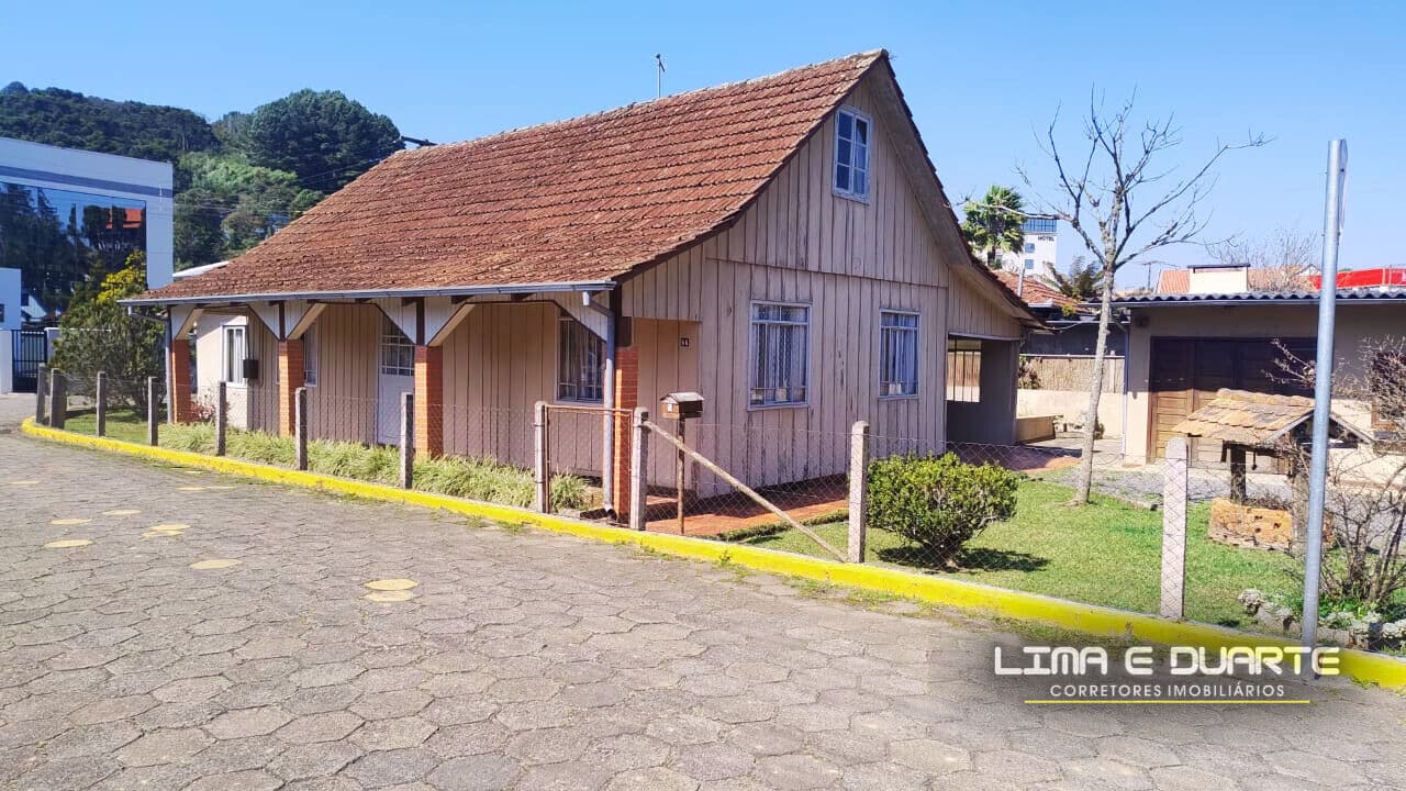Casa mista c/ 150,00 m2 - Terreno de esquina c/ 433 m2 - Centro