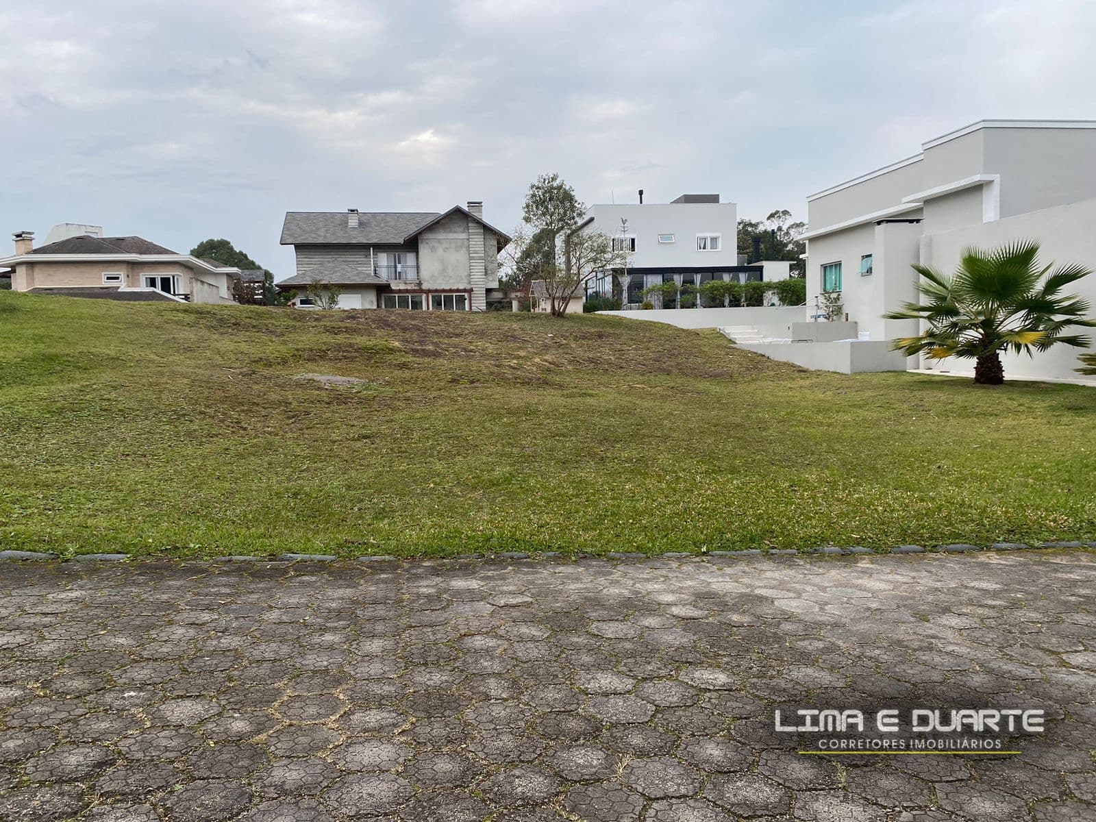 Terreno c/ 700 m2 no Cond. Fechado Sol Poente - B. Centenário - São Bento do Sul