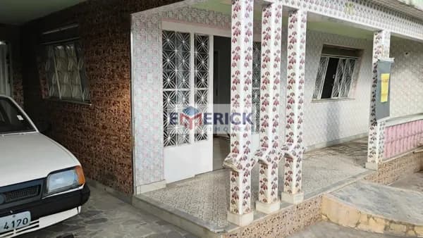 ÓTIMO PARA SEU COMÉRCIO! Casa em Benfica com 3 quartos, garagem para 5 carros e galpão, Juiz de Fora/MG