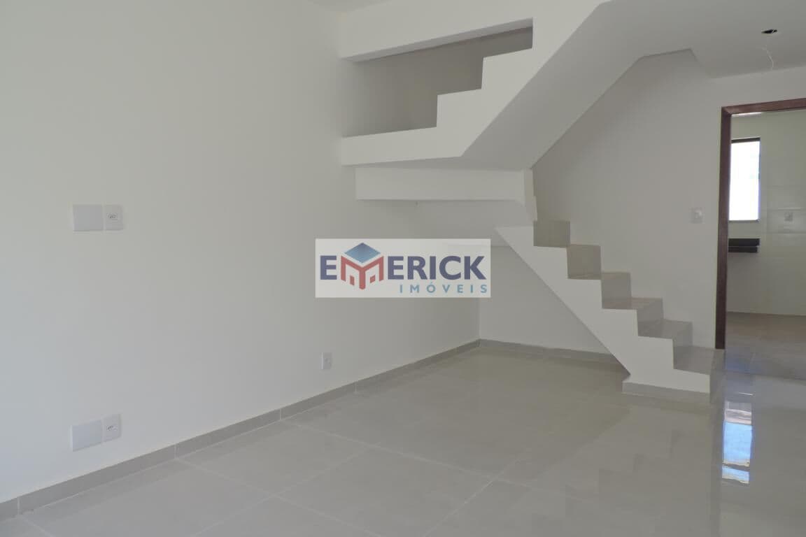 Casa duplex geminada de 3/4 com suíte no Marilândia