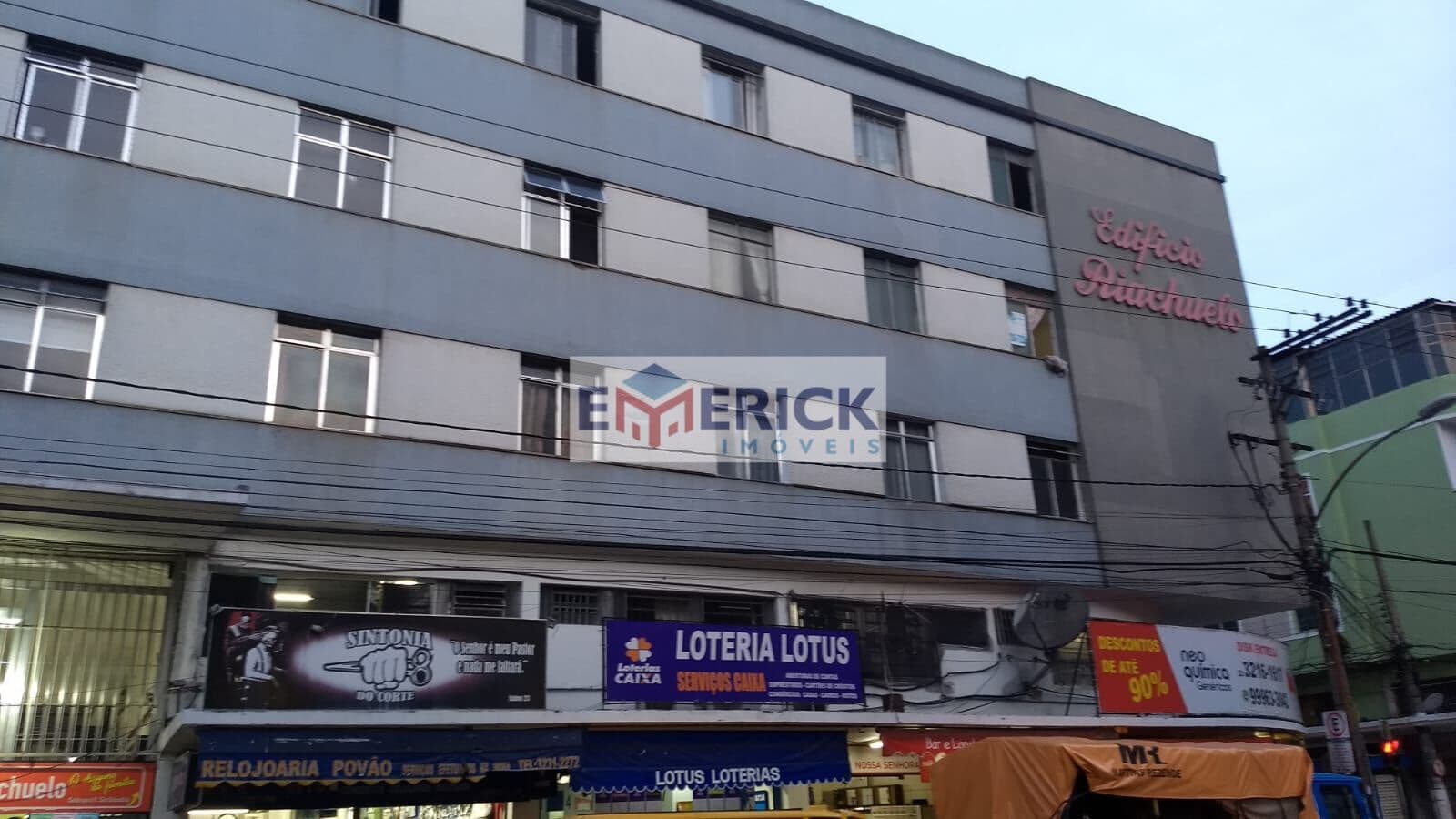 Apartamento 3/4 no centro para reforma ao lado do Santa Cruz Shopping