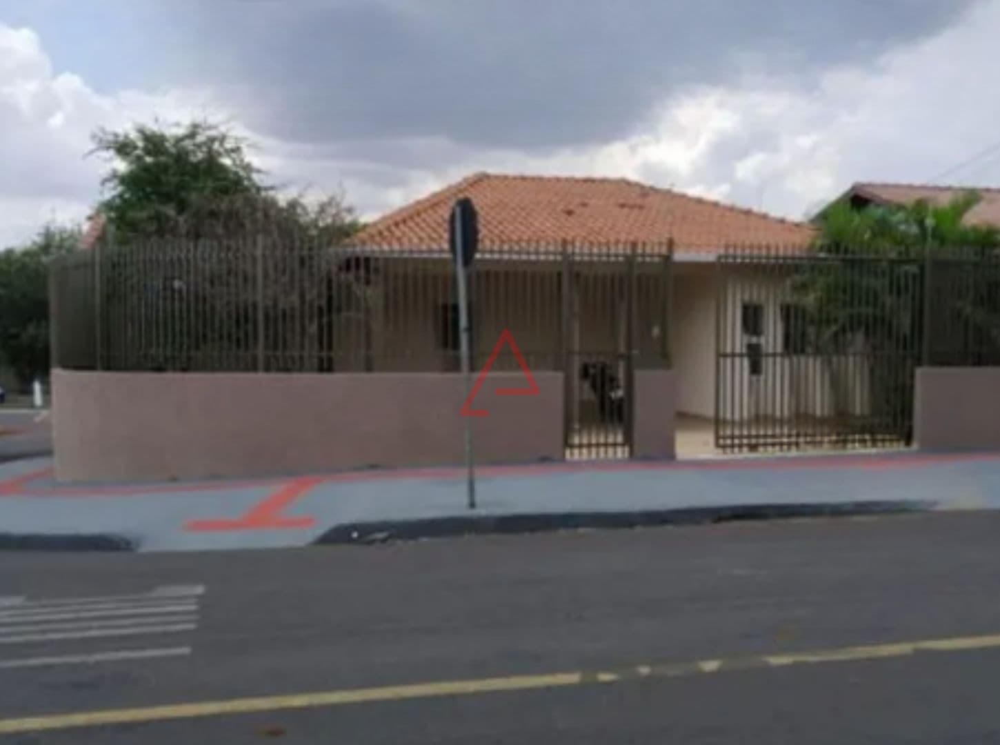 Casa com 3 quartos (1 suíte) à Venda, 180m² por R$600.000,00, Igapó, Londrina-PR