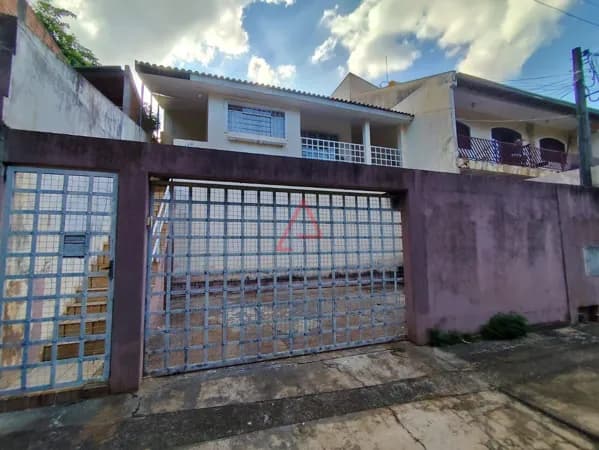 Casa com 5 Quartos à venda, 201,89m² por R$500.000, Champagnat, Londrina-PR