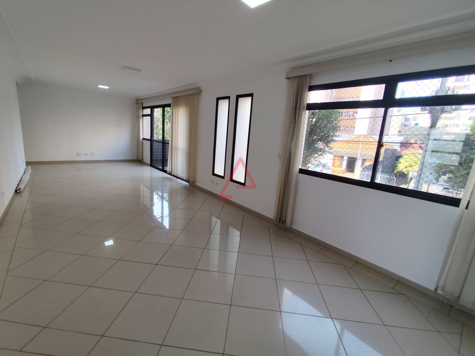 Apartamento Duplex com 4 Quartos para Locação, 190,64m² por R$4.500,00, Centro, Londrina-PR