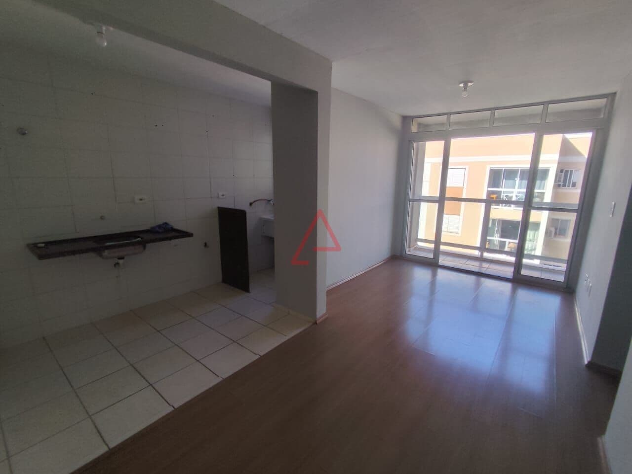 Apartamento com 2 Quartos à Venda, 45m² por R$150.000,00, Paraíso, Londrina-PR