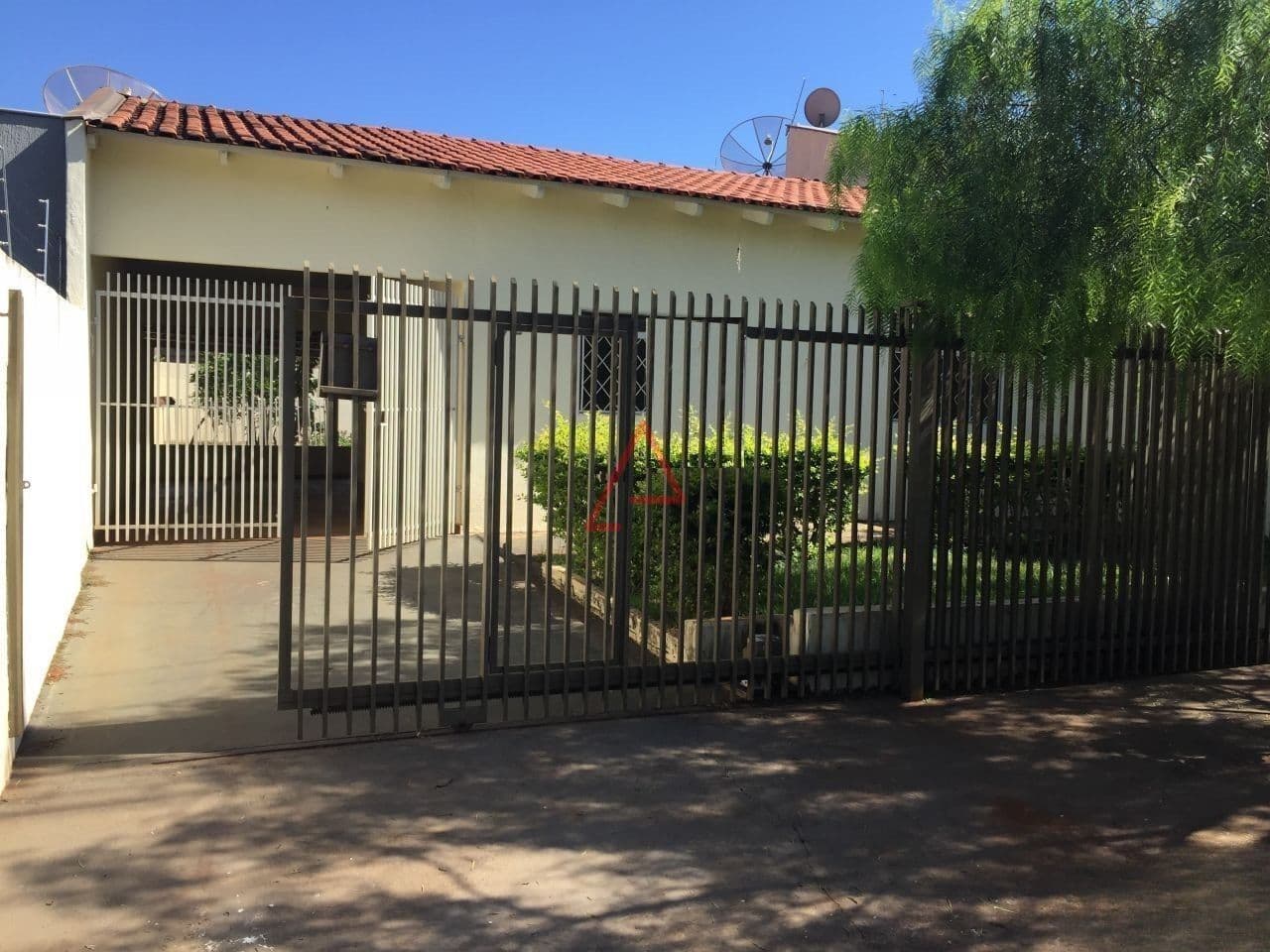Casa com 2 Quartos à venda Jardim Loris Sahyun, Londrina-PR