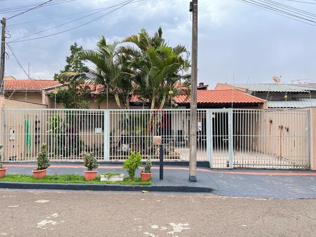 Casa com 5 Quartos à Venda, 270 m² por R$ 680.000,00, Jardim Antares, Londrina-PR