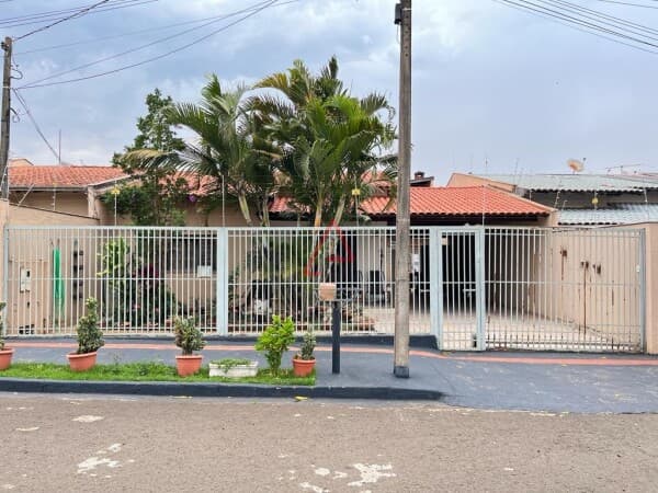 Casa com 5 Quartos à Venda, 270 m² por R$ 680.000,00, Jardim Antares, Londrina-PR