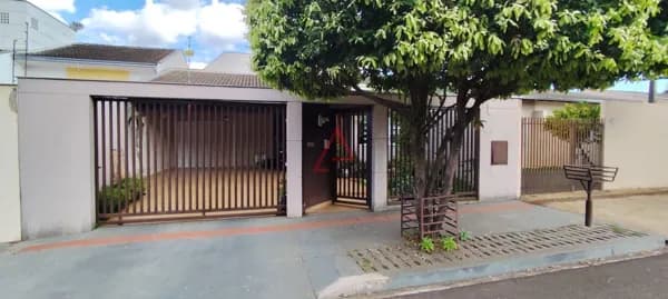 Casa com 3 Quartos (2 Suítes) à Venda, 200m² por R$800.000,00, Jd. Santa Mônica, Londrina-PR