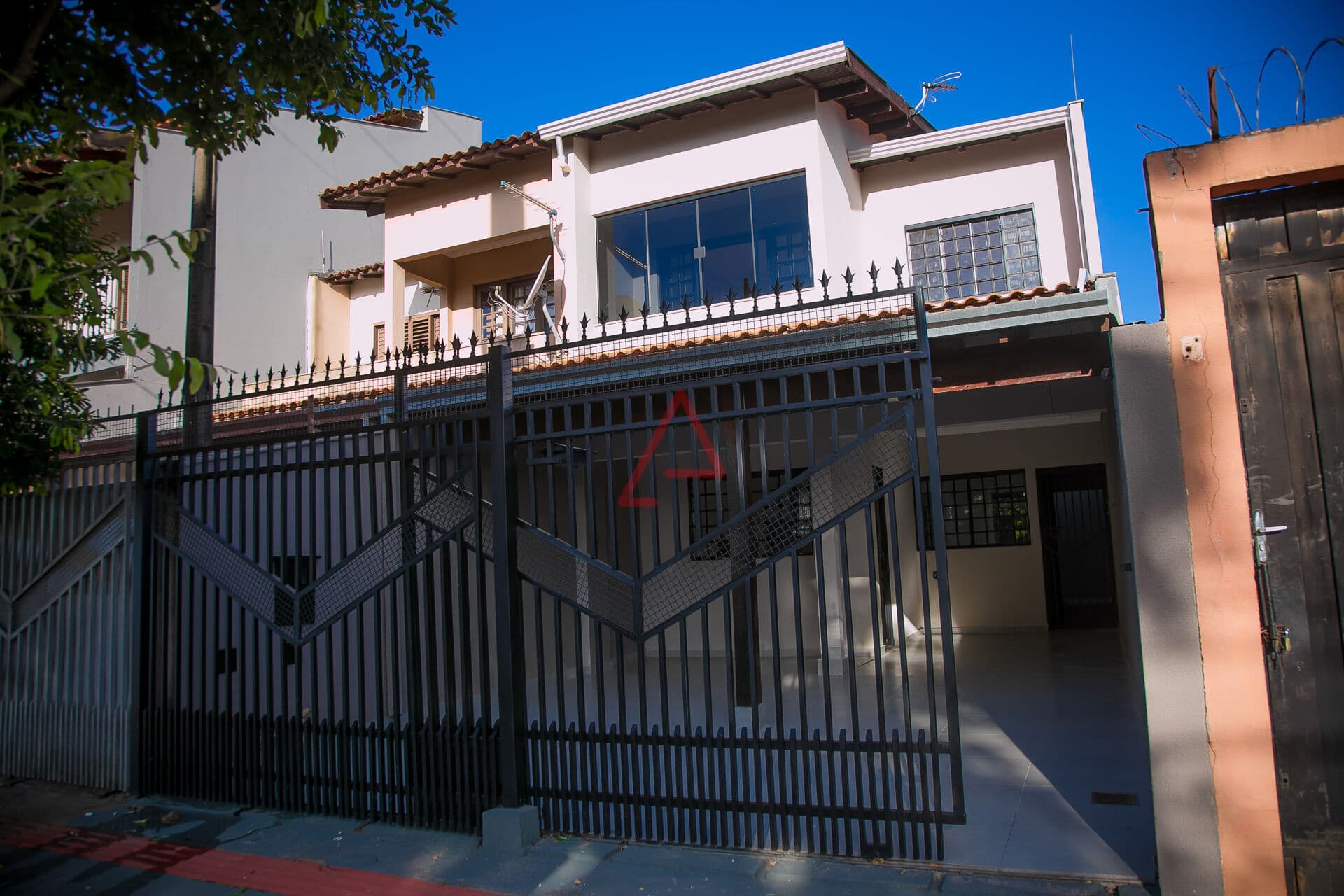 Casa com 4 Quartos à Venda, 135m² por R$450.000,00, Jd. Continental, Londrina-PR