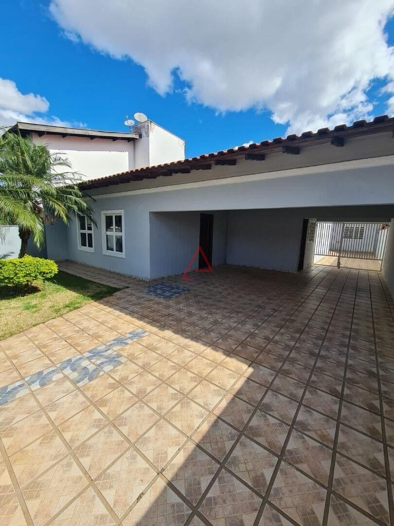 Casa com 3 Quartos (1 suíte) à Venda, 166m² por R$745.000,00, Pinheiros, Londrina-PR