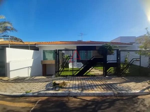 Casa com 3 Quartos e 2 banheiros à Venda, 238 m² por R$ 1.100.000, Lago Parque, Londrina-PR