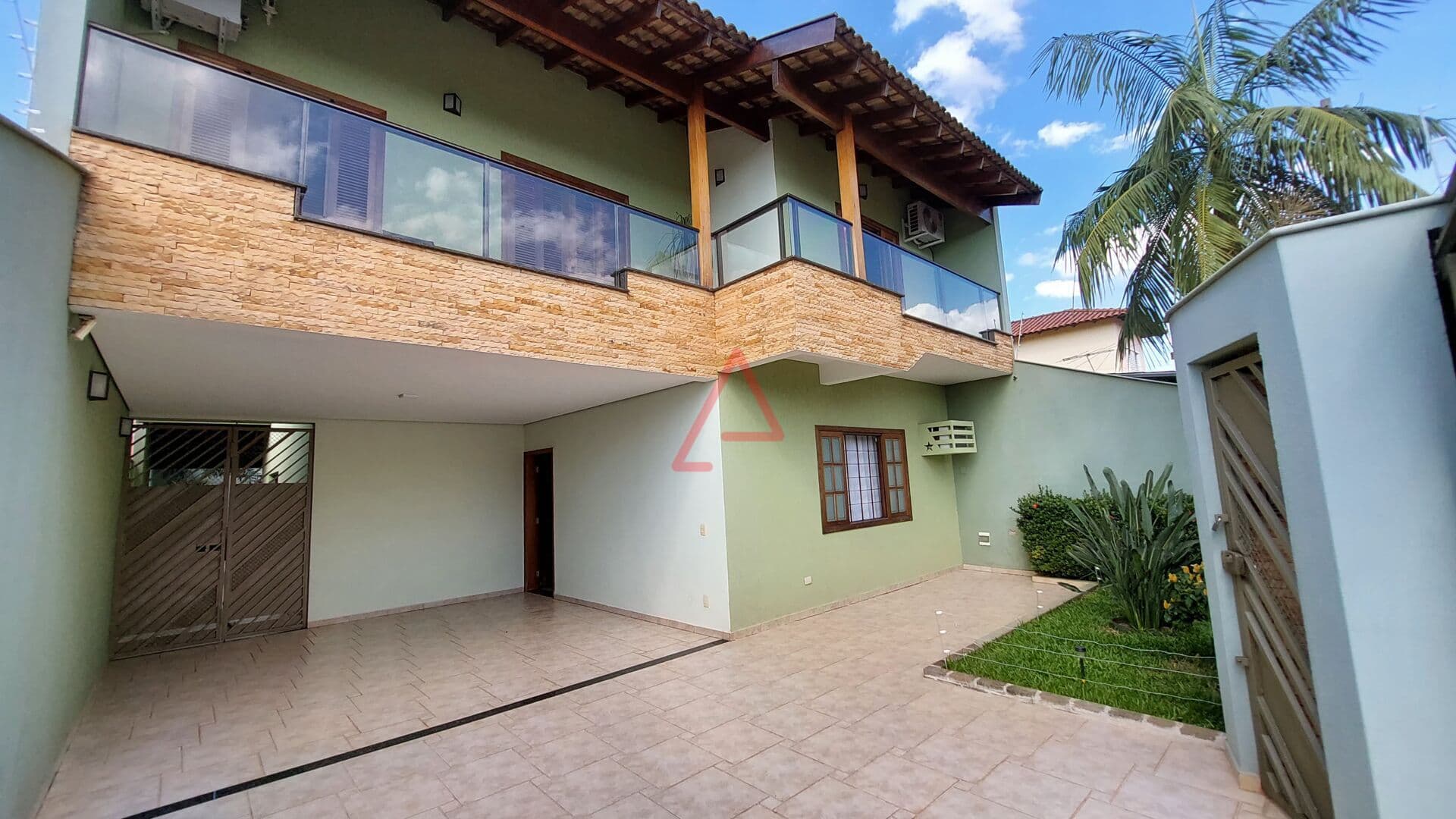 Casa Sobrado com 3 Quartos (suíte) à Venda, 225,87m² por R$980.000,00, Lago Juliana, Londrina-PR