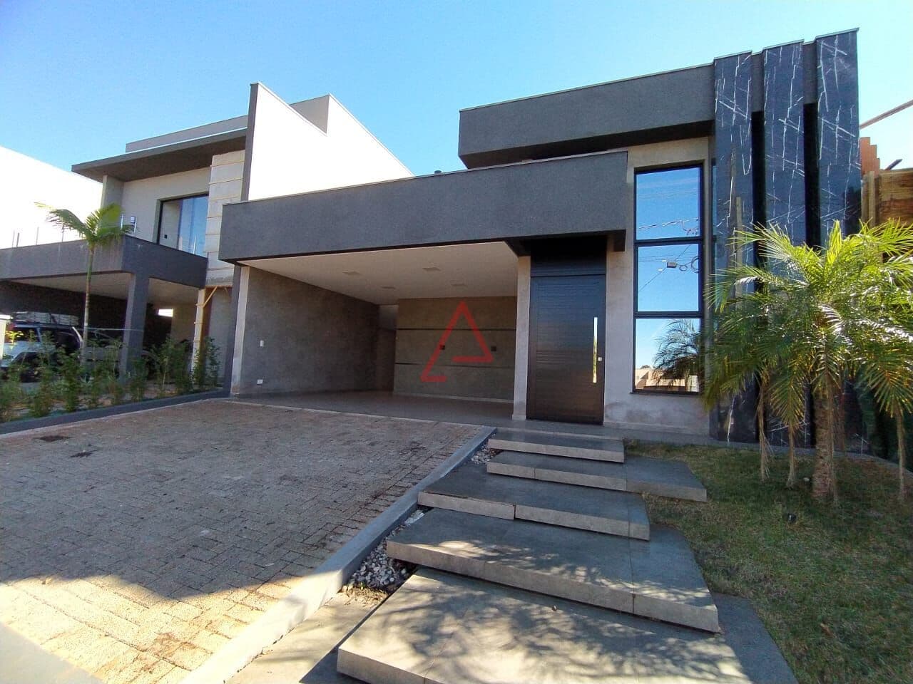 Casa com 3 quartos (1 suíte) à Venda, 145m² por R$1.175.000,00, Cond. Bella Vitta, Londrina-PR
