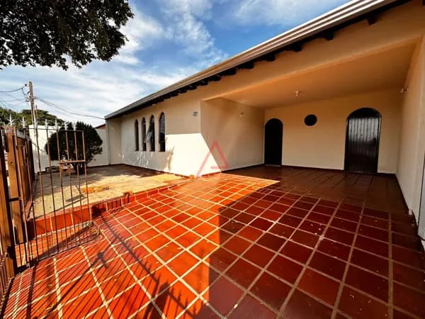 Casa com 3 Quartos e 2 Suítes, 185m² por R$780.000,00, HU, Londrina-PR