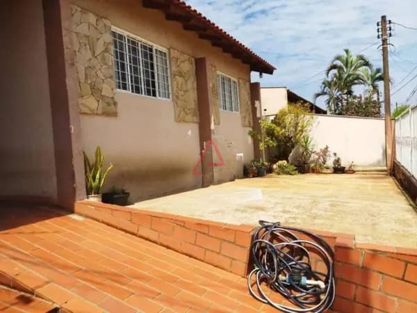 Casa com 3 Quartos à Venda, 105m² por R$490.000,00, São Pedro, Londrina-PR