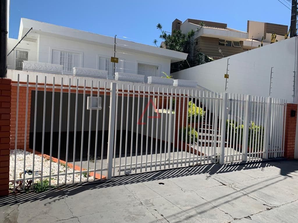 Casa com 5 Quartos à Venda, 211m² por R$900.000,00, Quebec, Londrina-PR