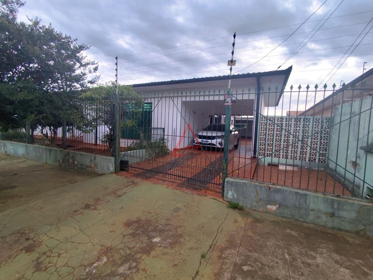 Casa com 5 quartos à venda, 400m² por R$750.000,00, Jardim Lolata, Londrina-PR