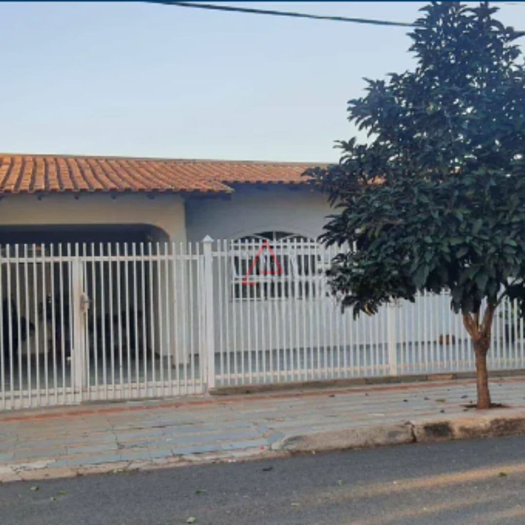 Casa com 3 quartos (1 suíte) à Venda, 135m² por R$580.000,00, Messianico, Londrina-PR