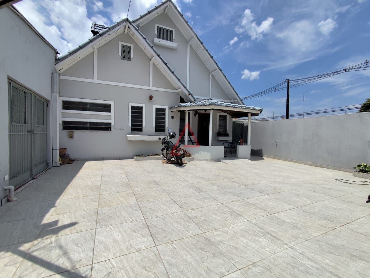 Casa com 4 quartos (2 suítes) à Venda, 103,53m² por R$650.000,00, Jd. Santos Dumont, Londrina-PR