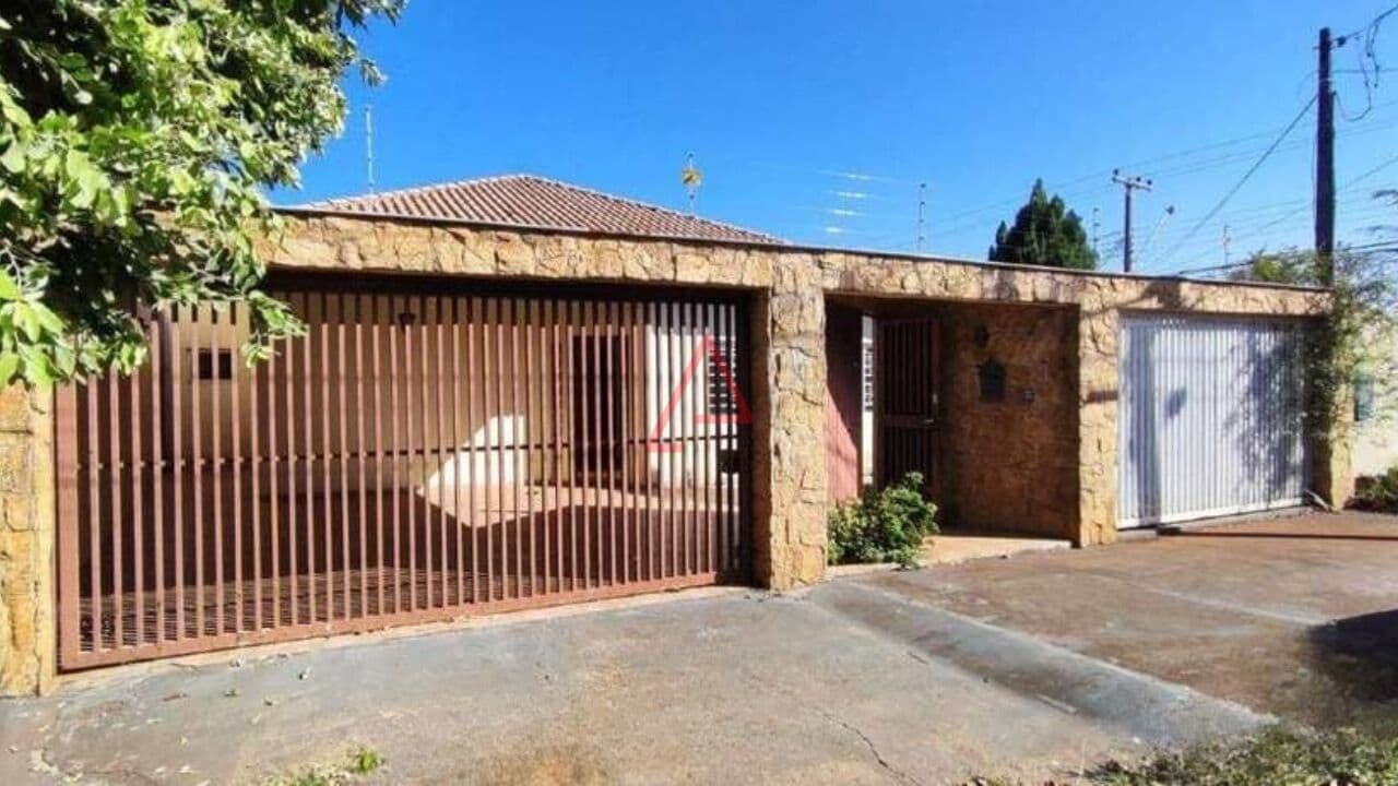 Casa com 3 quartos (1 suíte) à Venda, por R$750.000,00, Jardim Presidente, Londrina-PR