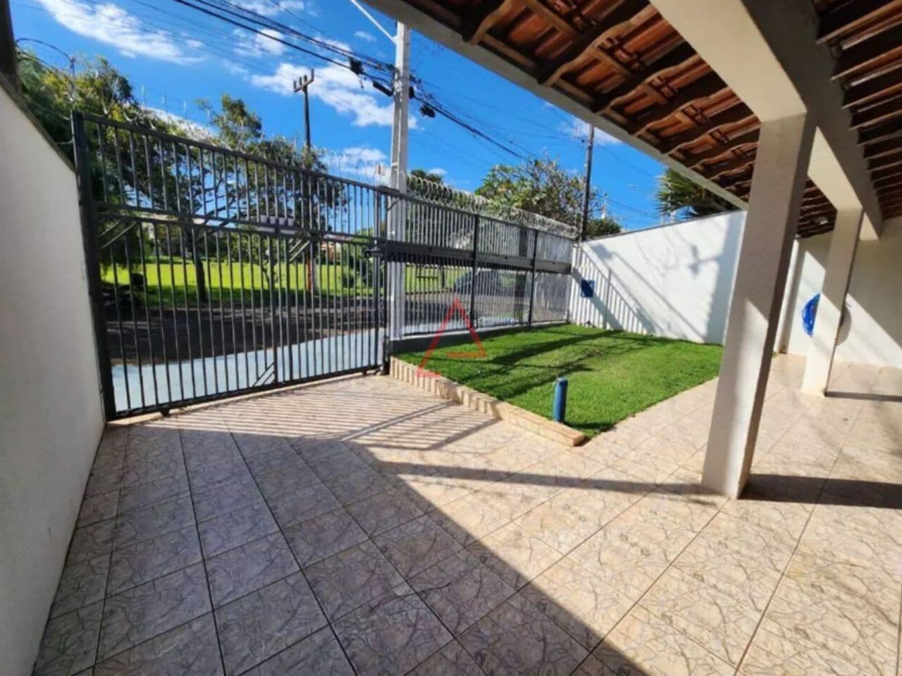 Casa com 2 quartos à Venda, 201m² por R$600.000,00, Vera Cruz, Londrina-PR