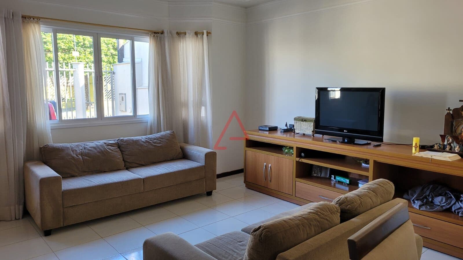 Casa com 3 Quartos à Venda, 121m² por R$690.000,00, São Pedro, Londrina-PR
