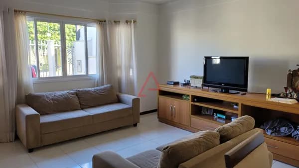 Casa com 3 Quartos à Venda, 121m² por R$690.000,00, São Pedro, Londrina-PR